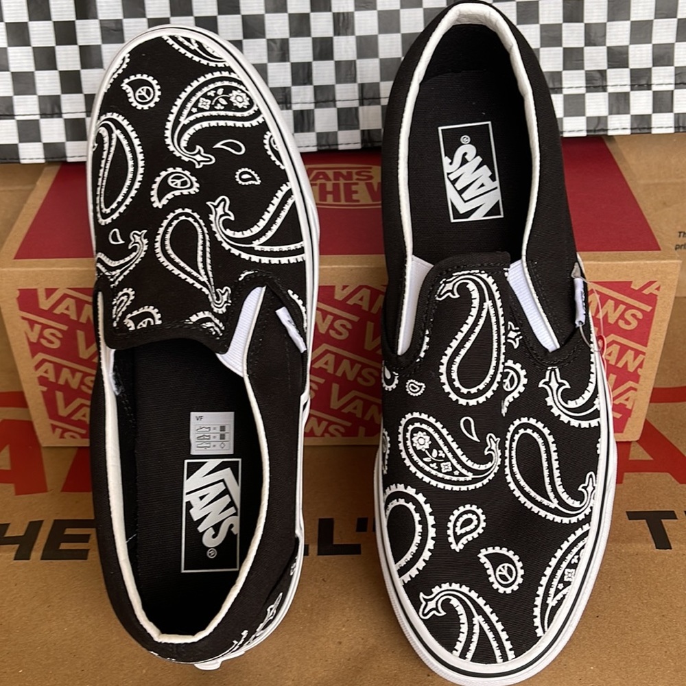 Vans Men’s Classic Slip On Peace Paisley Black/True White sneakers - Picture 13 of 16